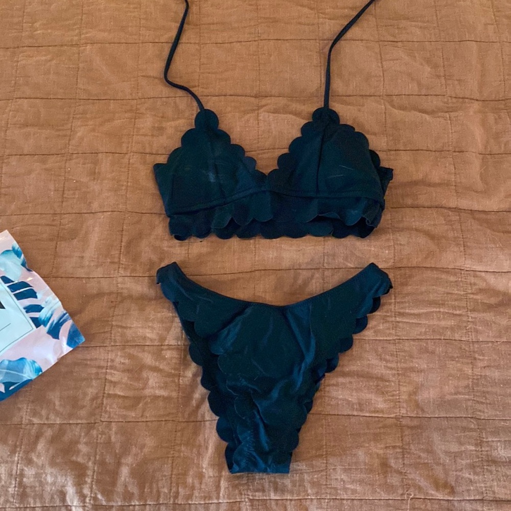 Black scalloped bikini set